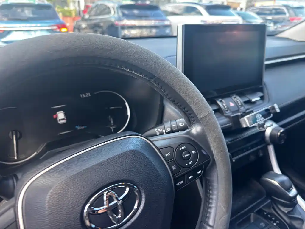 Toyota RAV4 — миниатюра 11