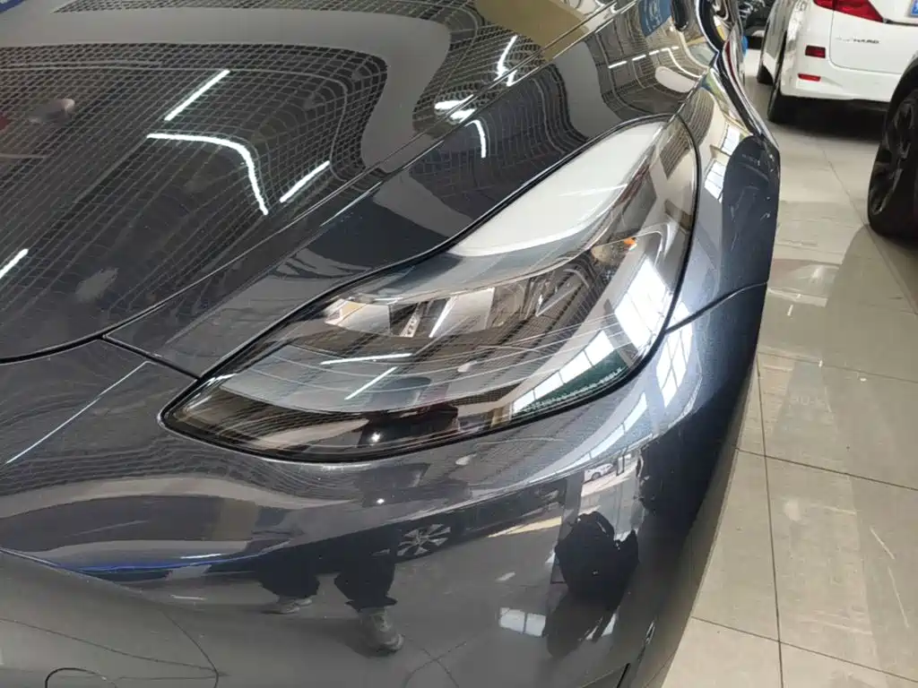 Tesla Model Y — миниатюра 24