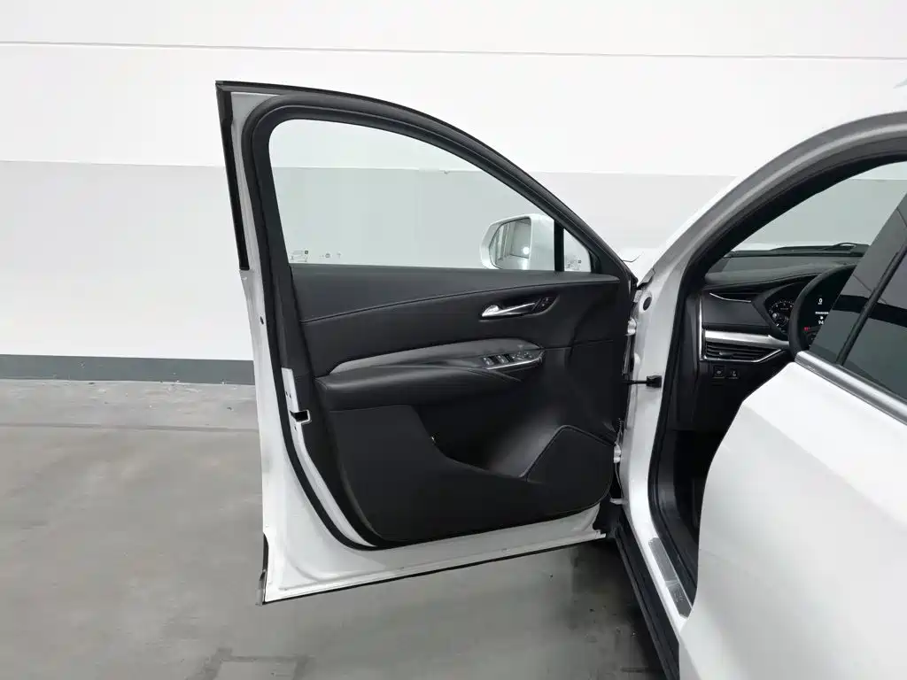 Cadillac XT4 — миниатюра 8