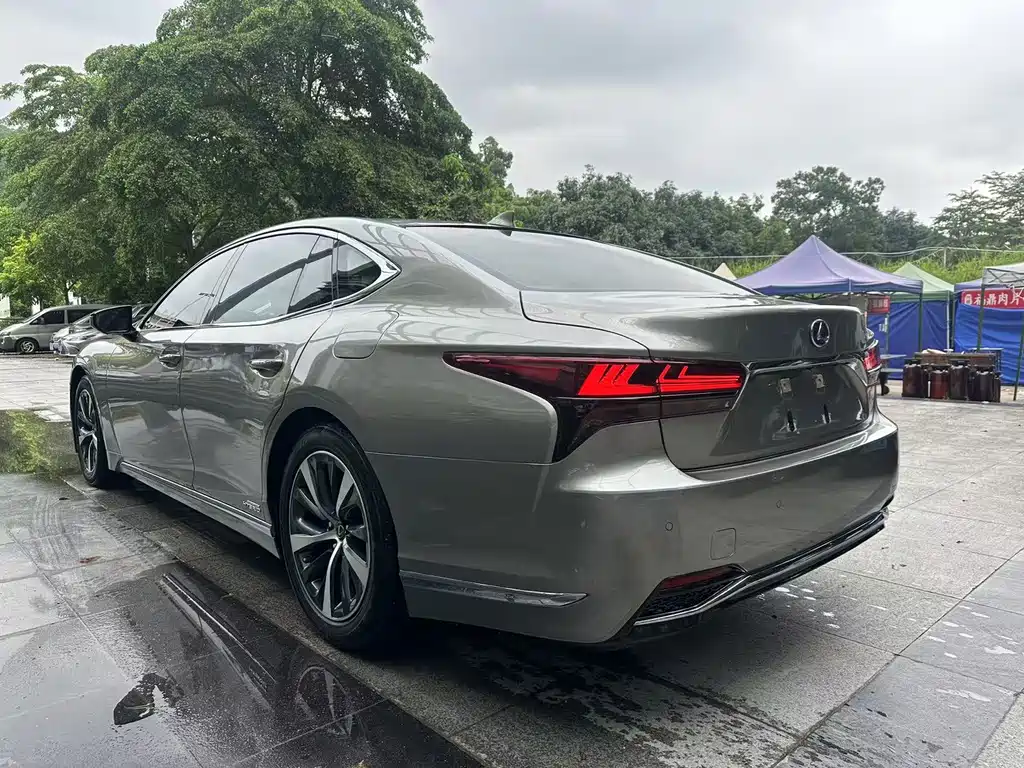 Lexus LS — миниатюра 8