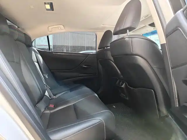 Lexus ES — миниатюра 12