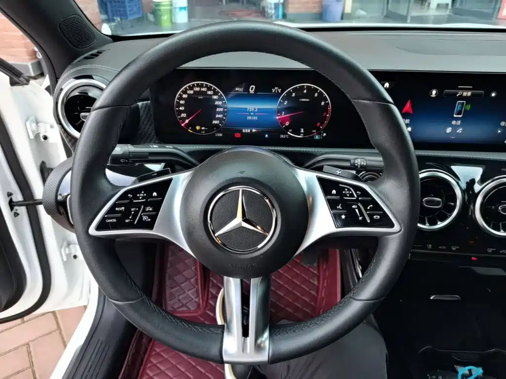 Mercedes-Benz A-Class — миниатюра 11