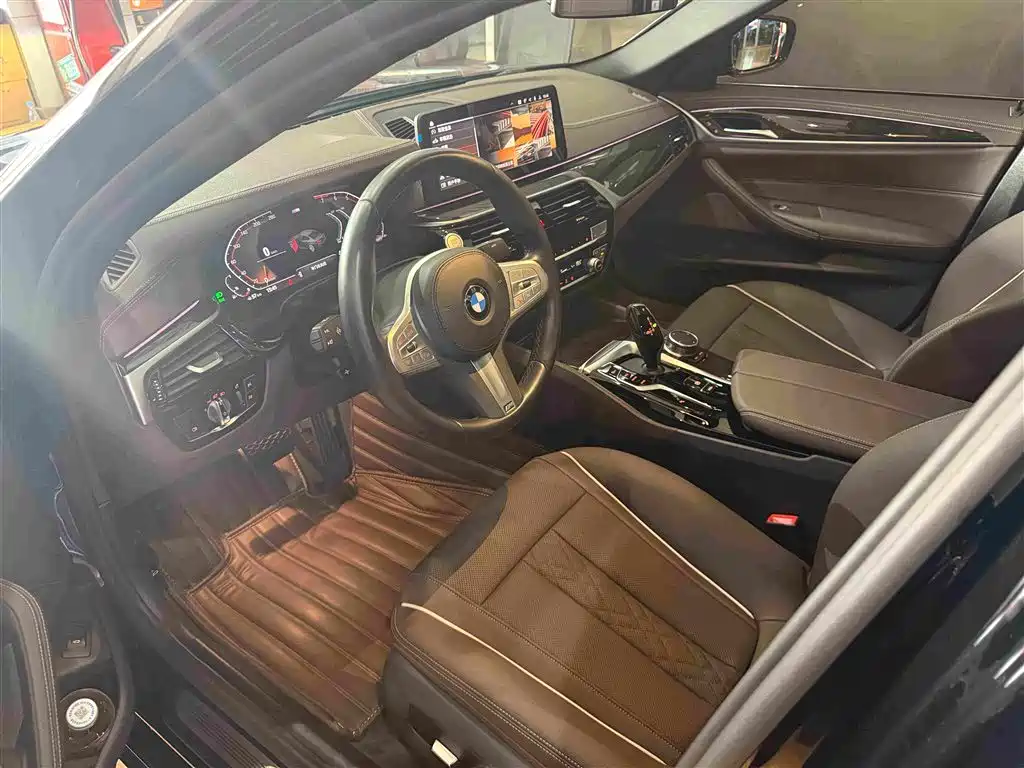 BMW 5 Series — миниатюра 4