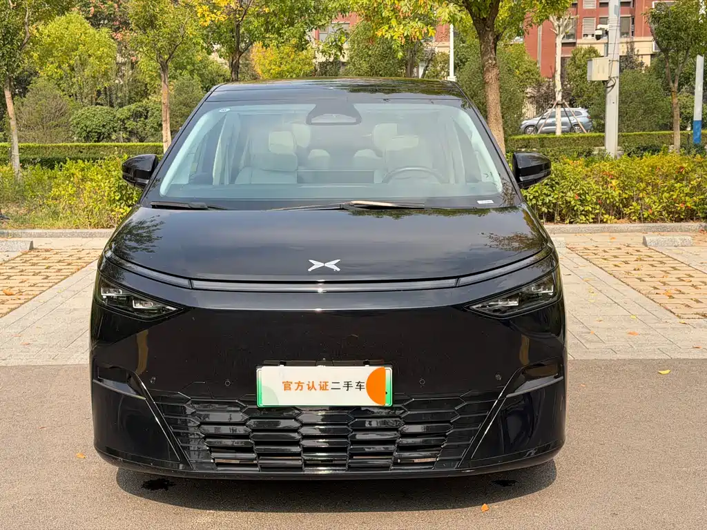 XPeng X9 — миниатюра 2