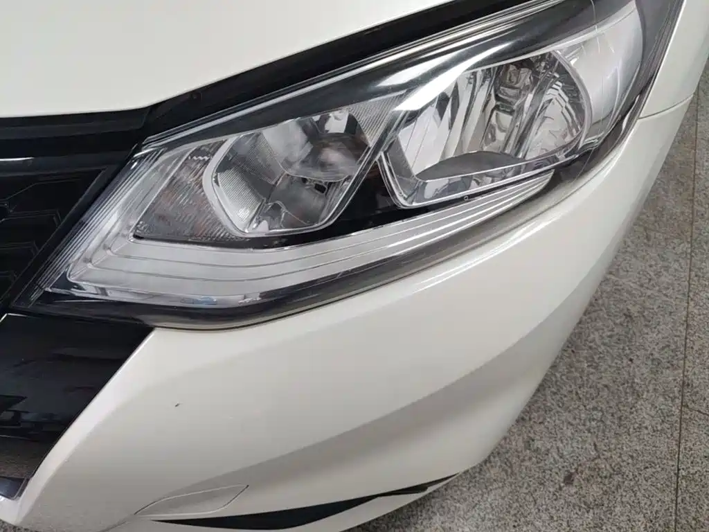 Nissan Tiida — миниатюра 24