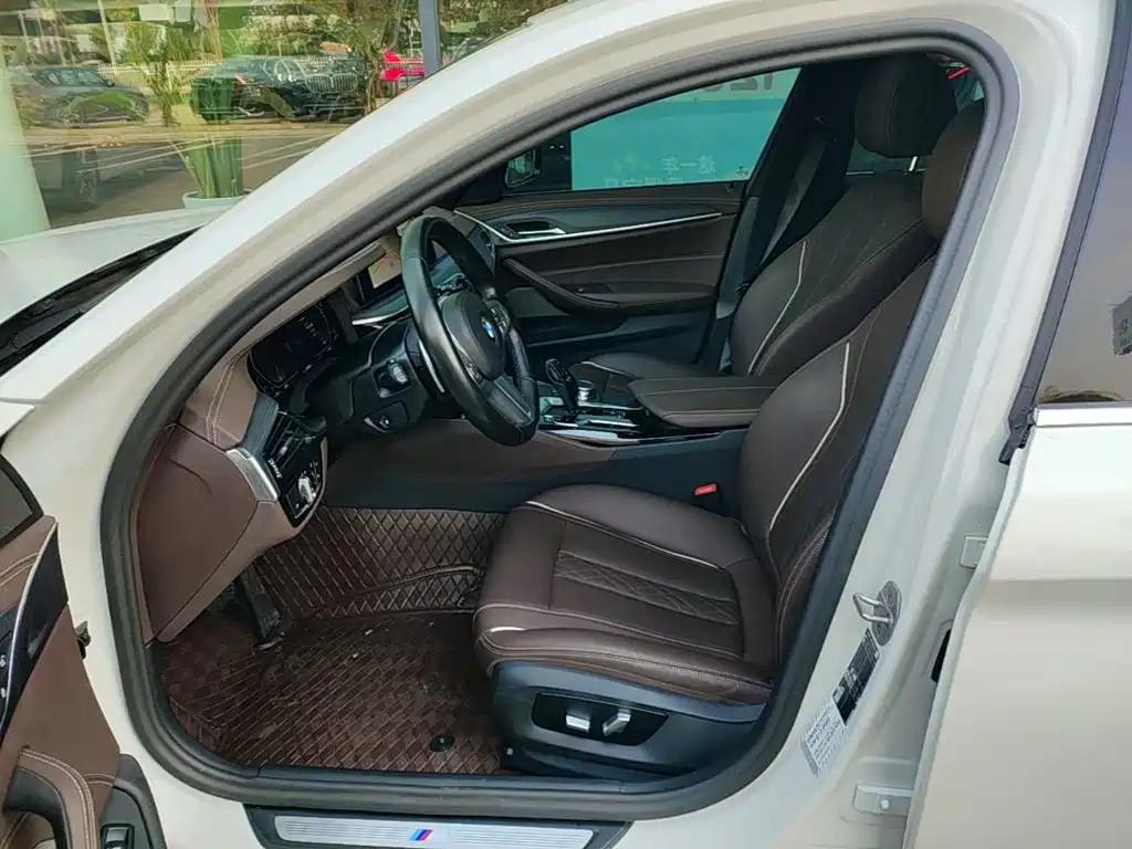 BMW 5 Series — миниатюра 15