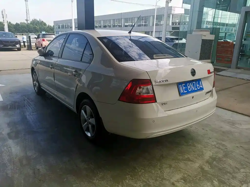 Skoda Rapid — миниатюра 4