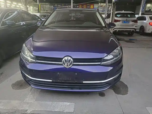 VOLKSWAGEN GOLF