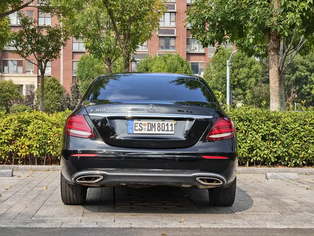 Mercedes-Benz E-Class — миниатюра 14