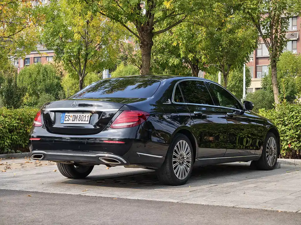 Mercedes-Benz E-Class — миниатюра 15