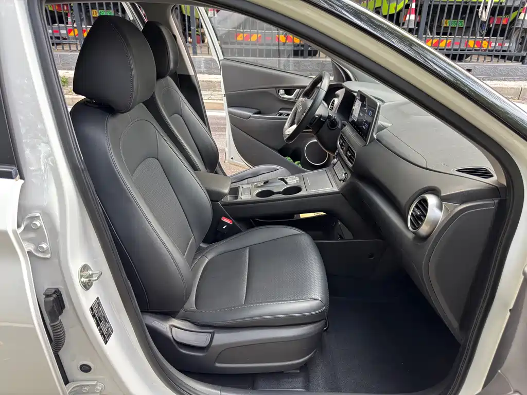 Hyundai Kona Electric — миниатюра 8