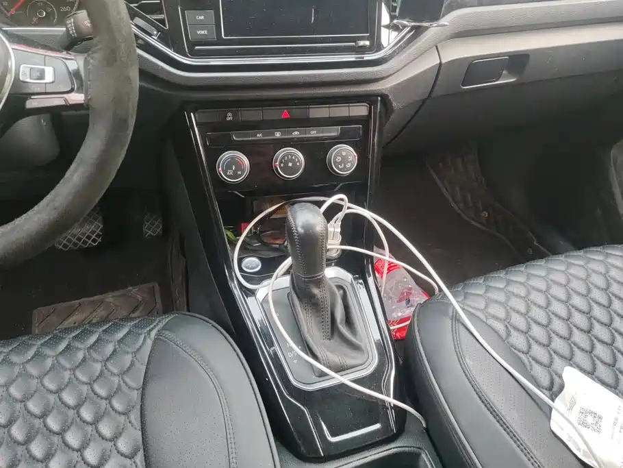 Volkswagen T-Roc — миниатюра 16