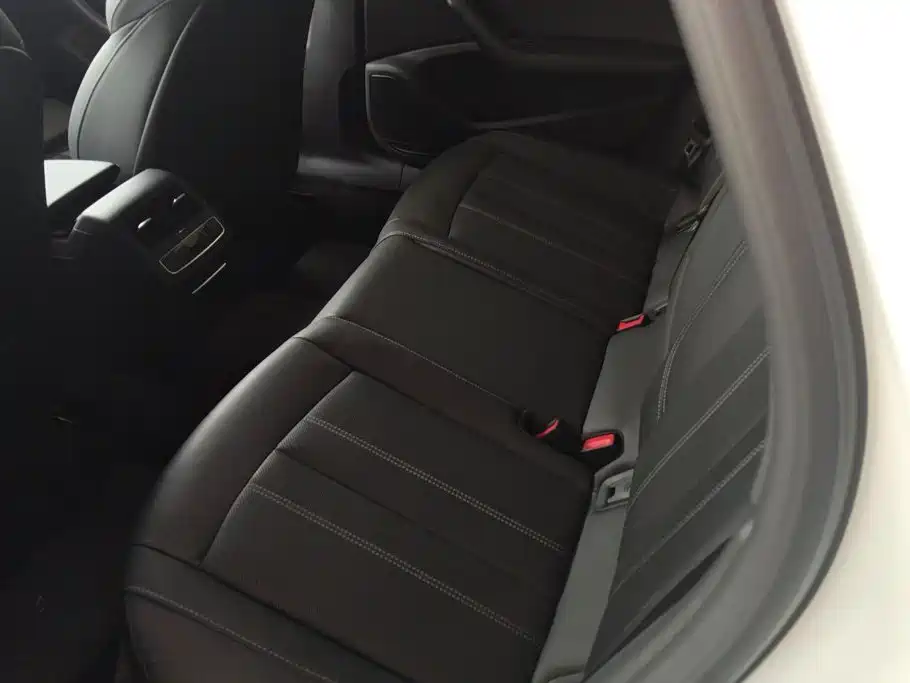 Audi A4L — миниатюра 11
