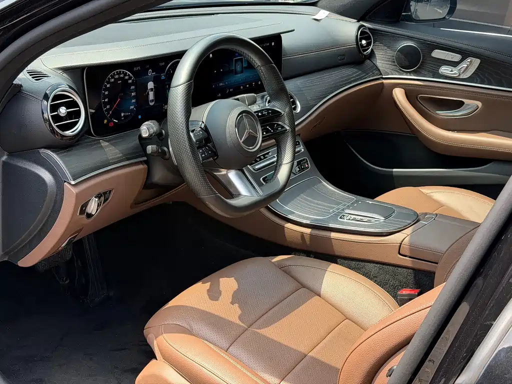 Mercedes-Benz E-Class — миниатюра 10