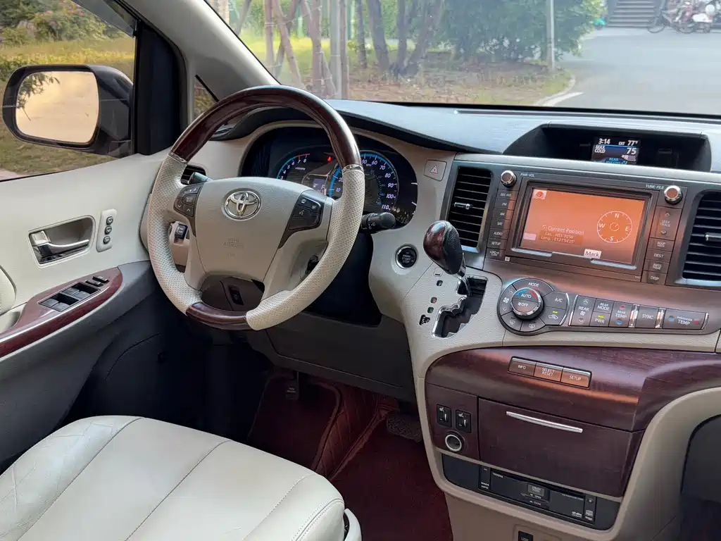 Toyota Sienna — миниатюра 16
