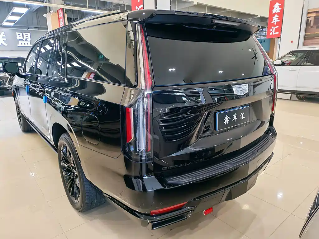 Cadillac Escalade — миниатюра 5