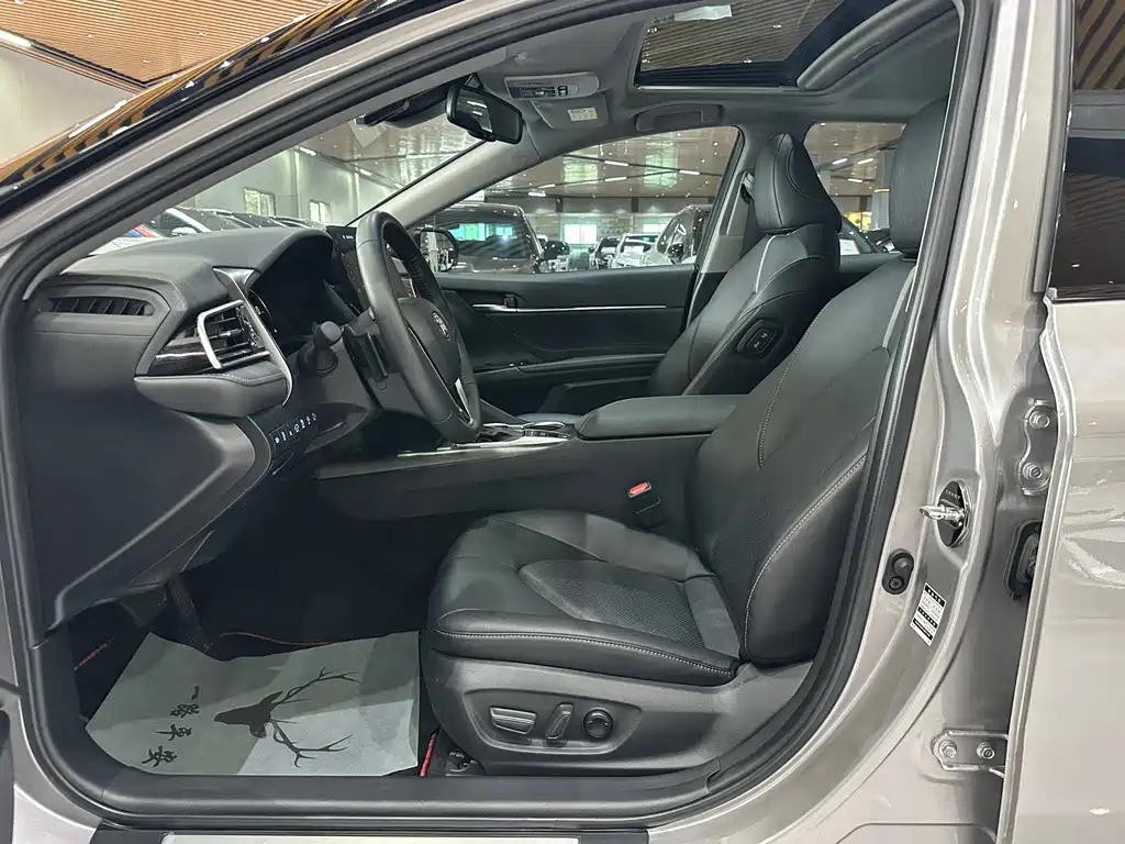 Toyota Camry — миниатюра 4