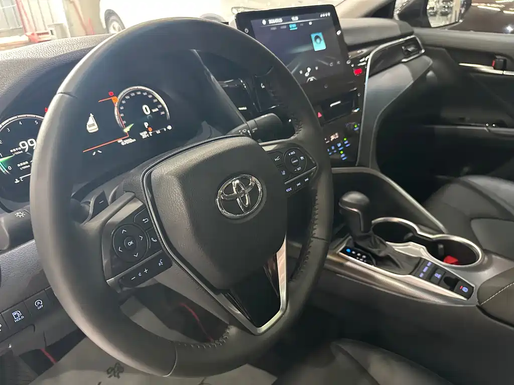 Toyota Camry — миниатюра 5
