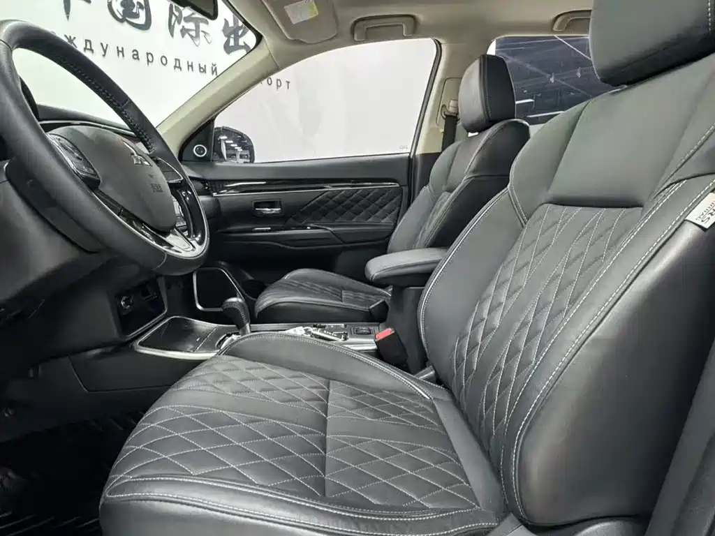 MITSUBISHI OUTLANDER