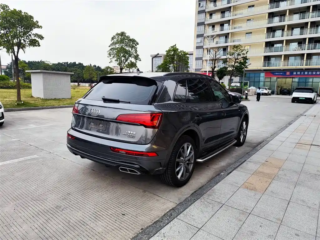 Audi Q5L — миниатюра 9