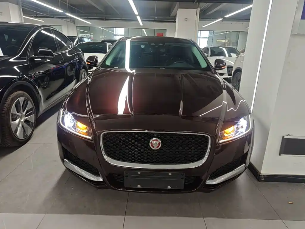 Jaguar XFL — миниатюра 3
