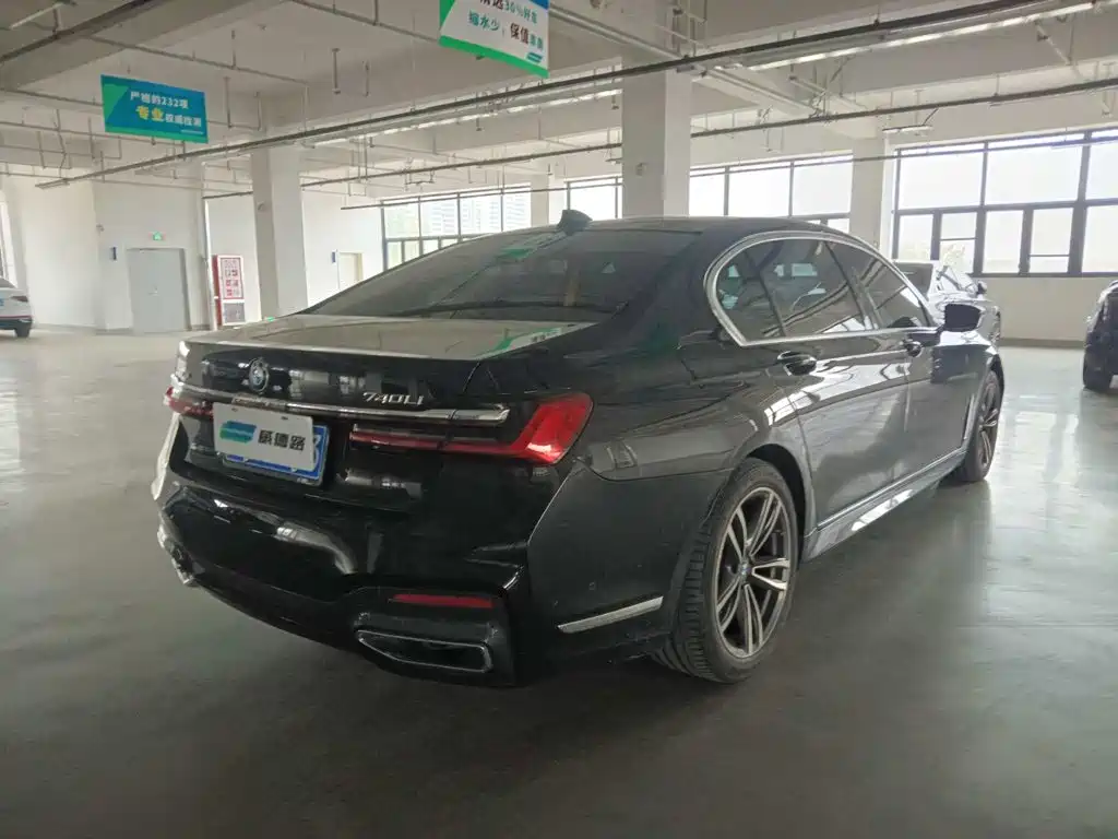 BMW 7 Series — миниатюра 6