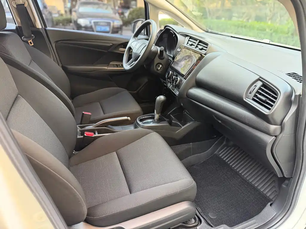 Honda Fit — миниатюра 6
