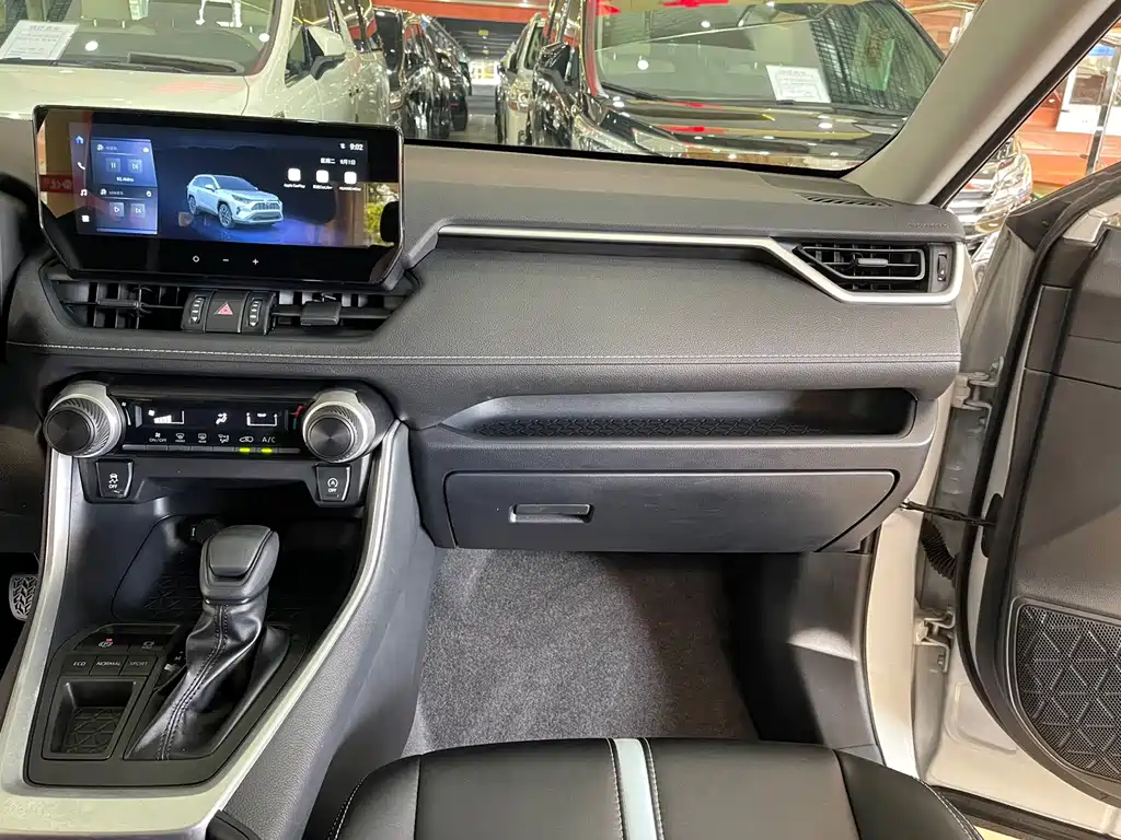 Toyota RAV4 — миниатюра 15