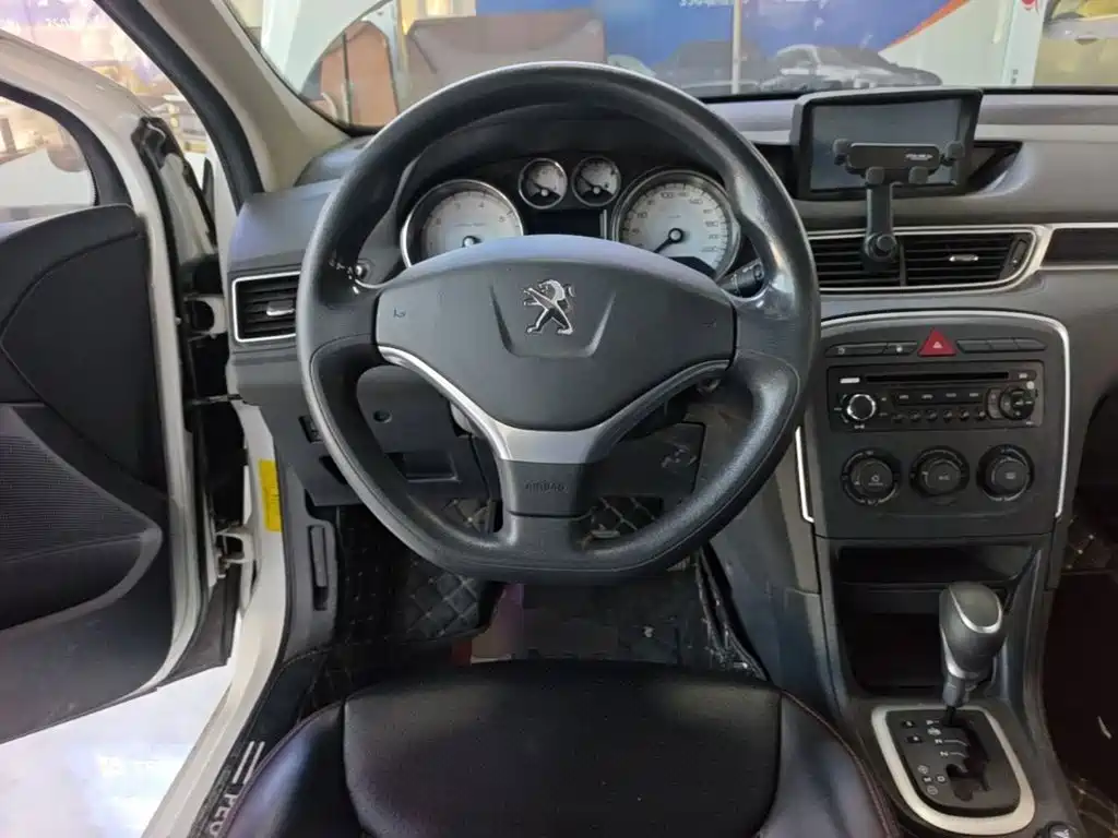 Peugeot 308 — миниатюра 11