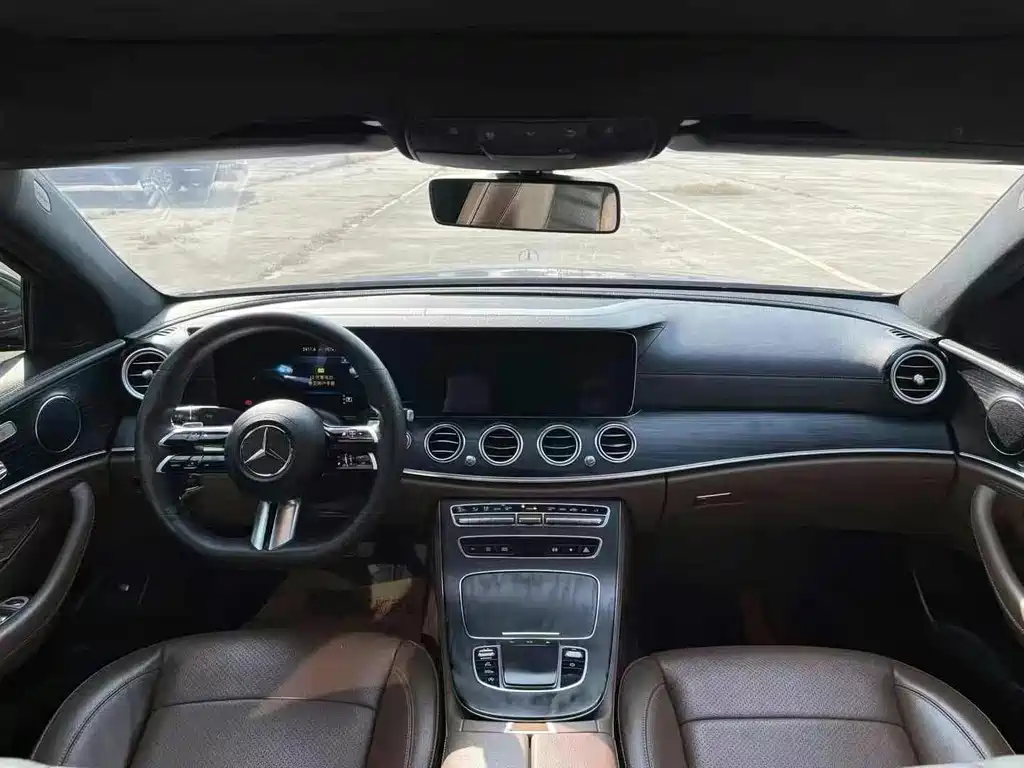 Mercedes-Benz E-Class — миниатюра 5