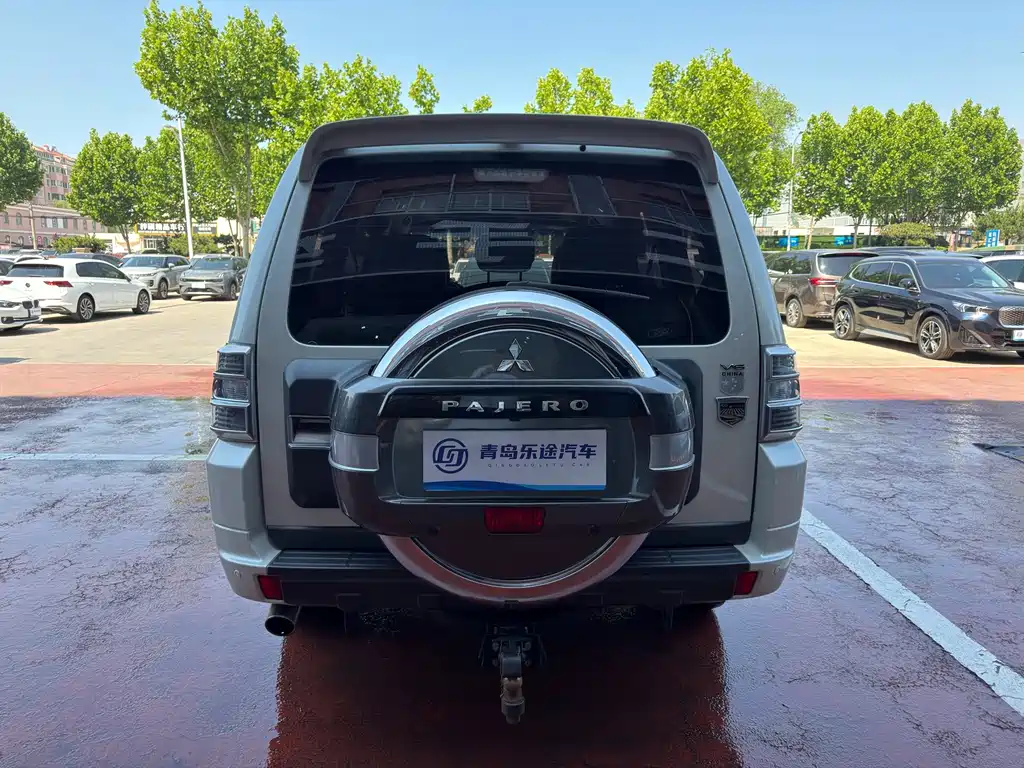 Mitsubishi Pajero (Import) — миниатюра 5