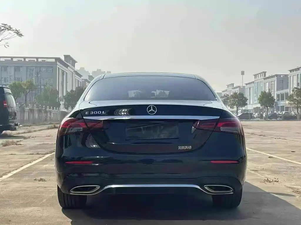Mercedes-Benz E-Class — миниатюра 8