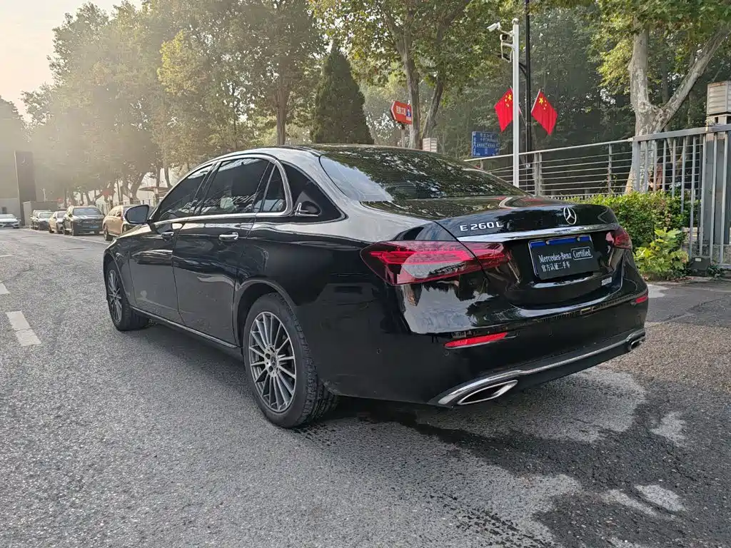 Mercedes-Benz E-Class — миниатюра 3