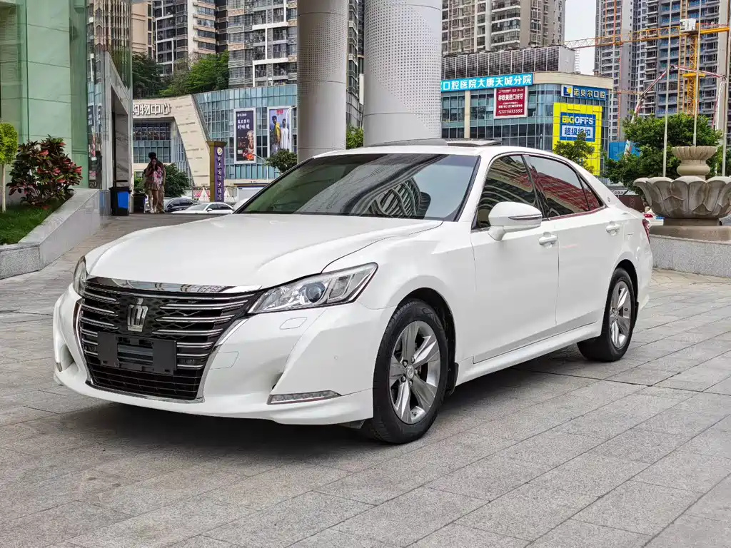 Toyota Crown 2016