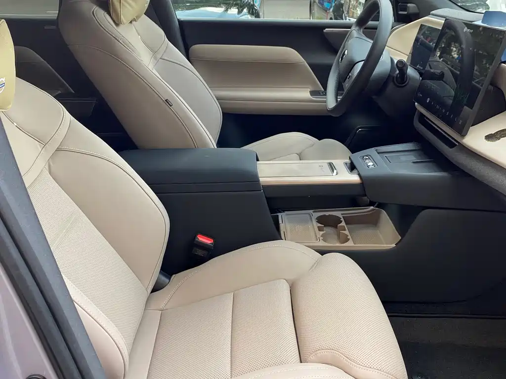 Volvo XC70 PHEV — миниатюра 10