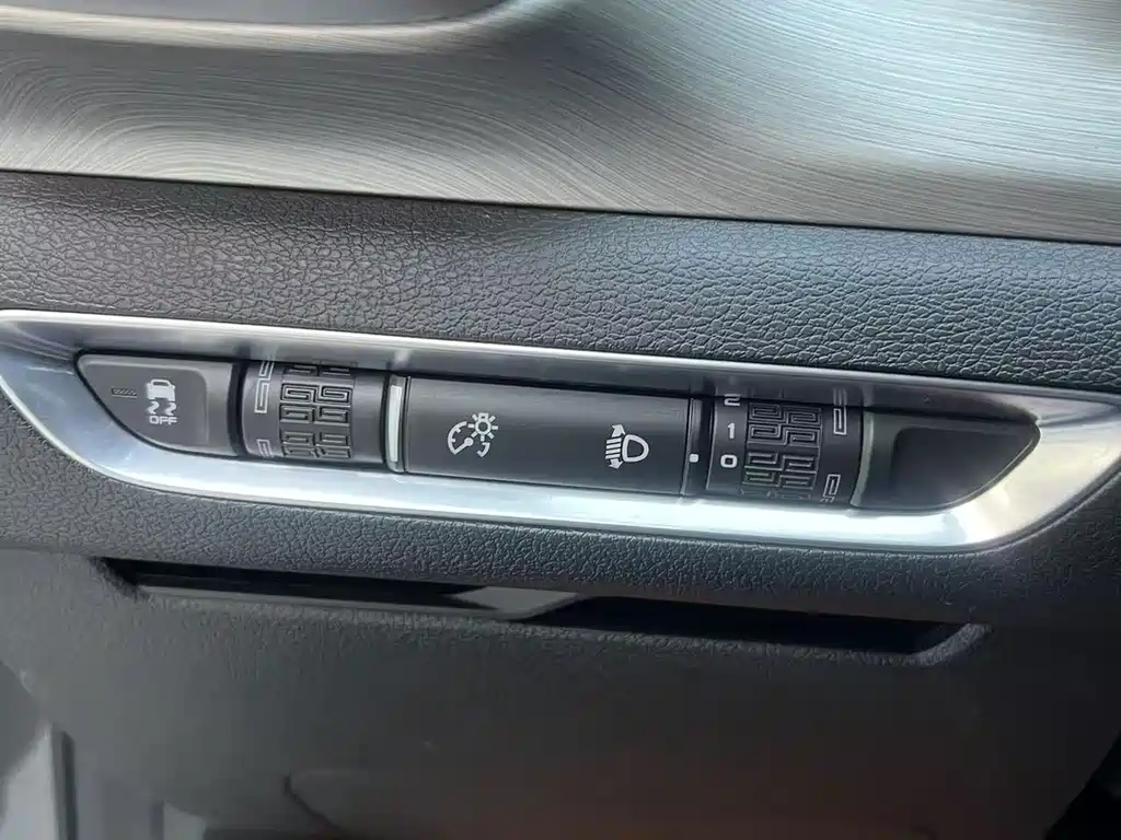 Geely Binyue — миниатюра 19