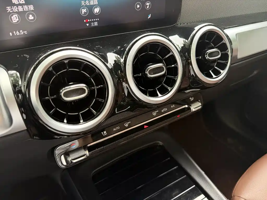 Mercedes-Benz GLB — миниатюра 7