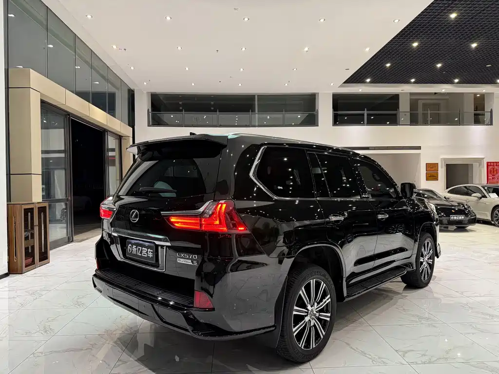 Lexus LX — миниатюра 17