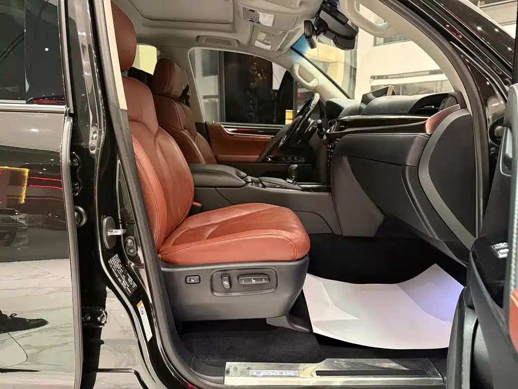 Lexus LX — миниатюра 14