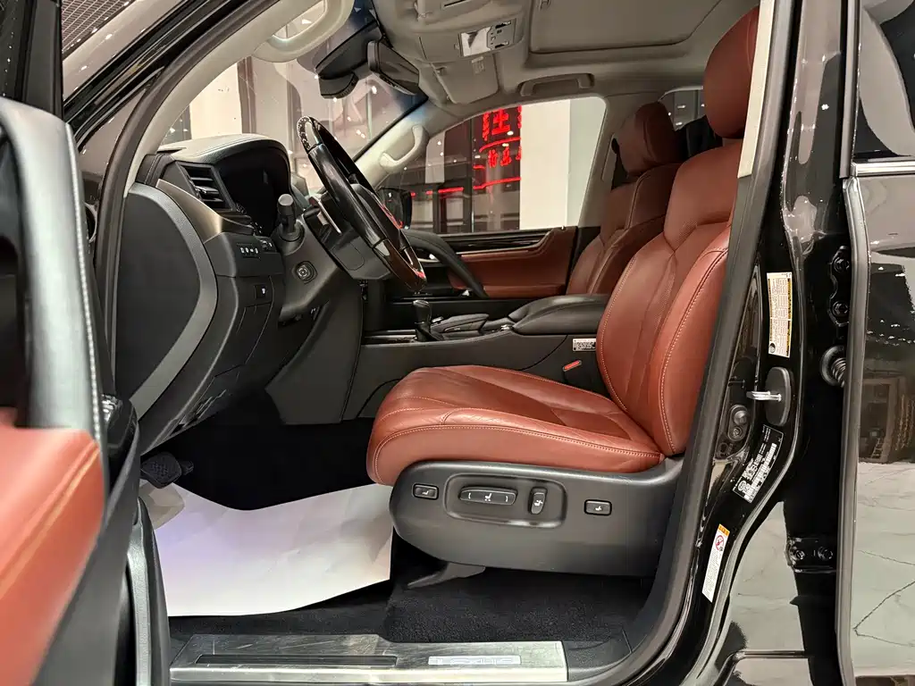 Lexus LX — миниатюра 8