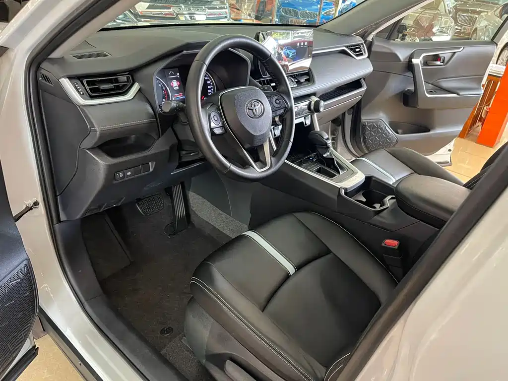 Toyota RAV4 — миниатюра 12