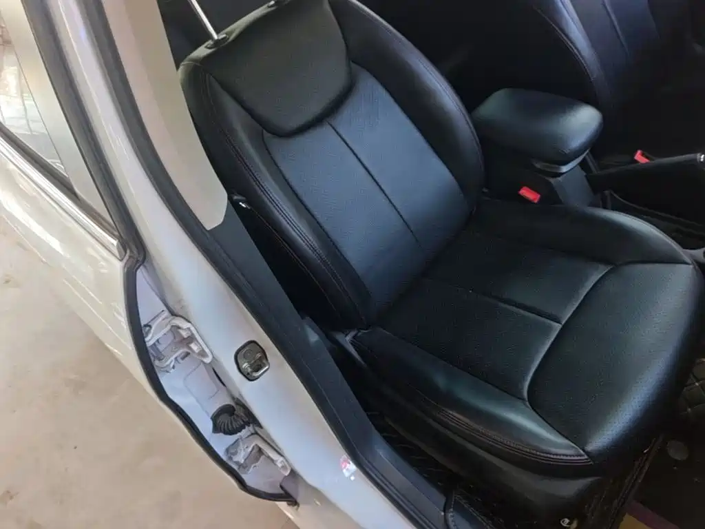 Peugeot 308 — миниатюра 25