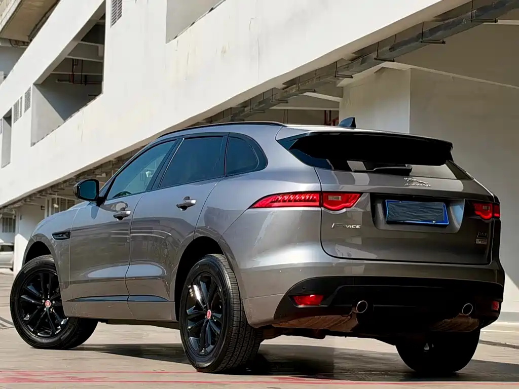 Jaguar F-PACE — миниатюра 4