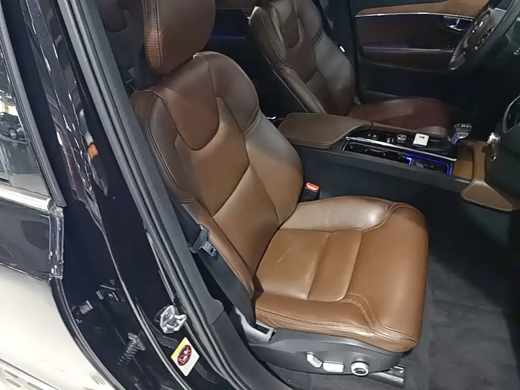 Volvo XC90 — миниатюра 25