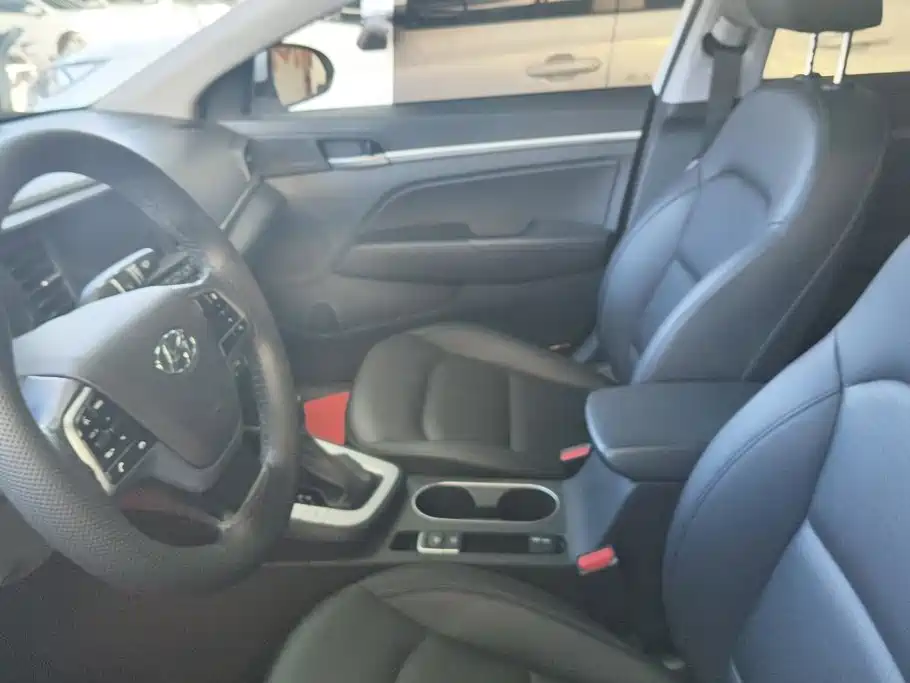 Hyundai Elantra — миниатюра 9