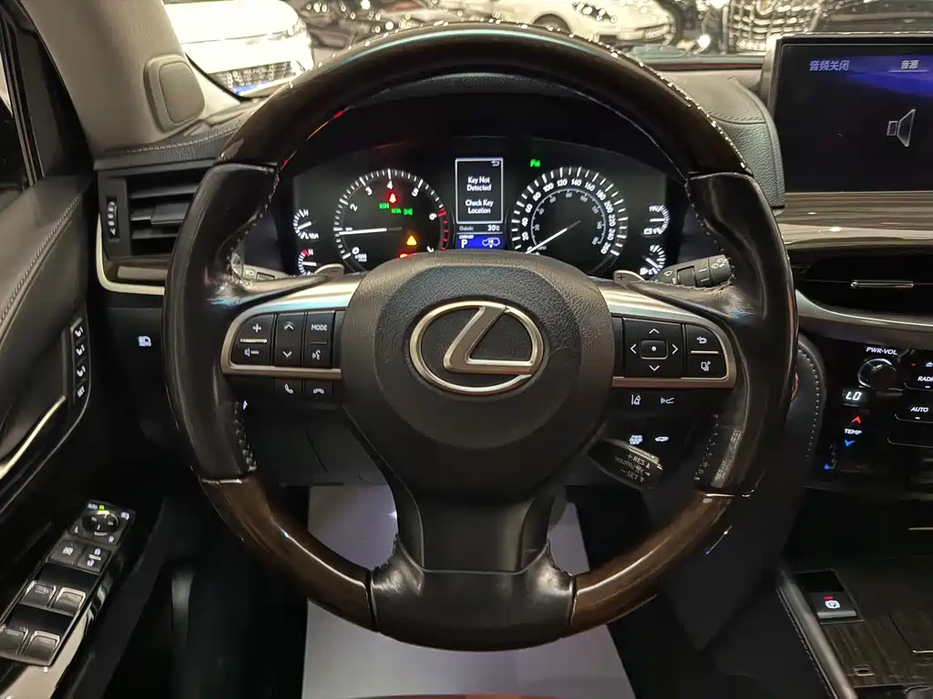 Lexus LX — миниатюра 5