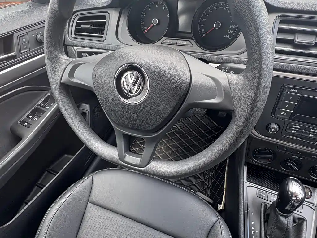 Volkswagen Lavida — миниатюра 9