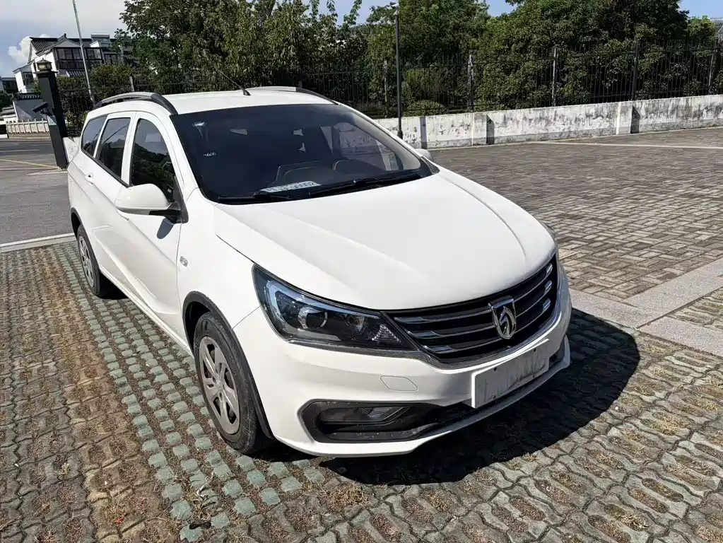 Baojun 310W — миниатюра 3