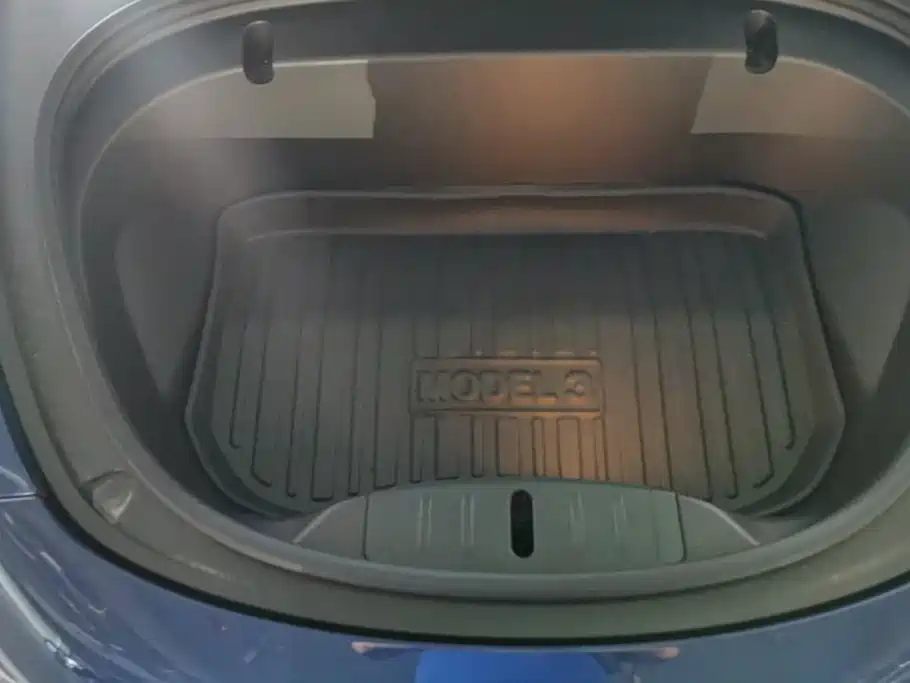 Tesla Model 3 — миниатюра 10