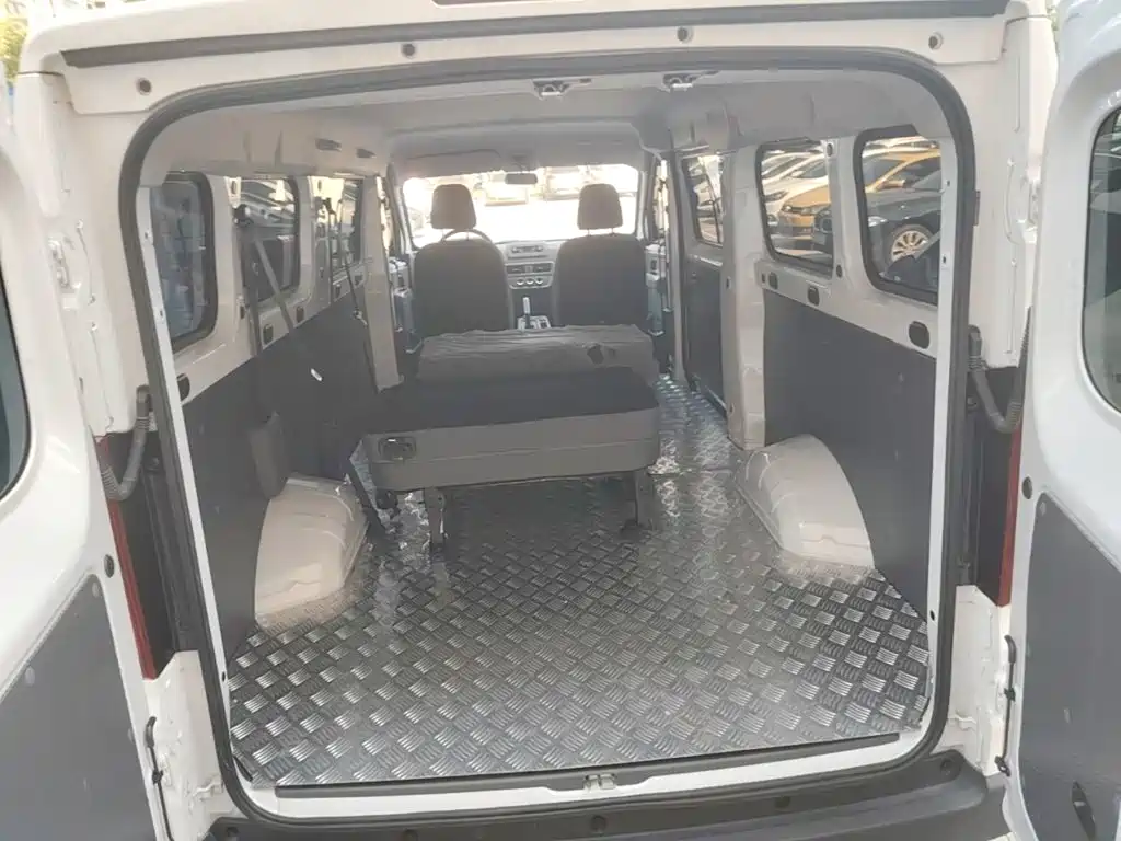 Wuling Yangguang — миниатюра 19